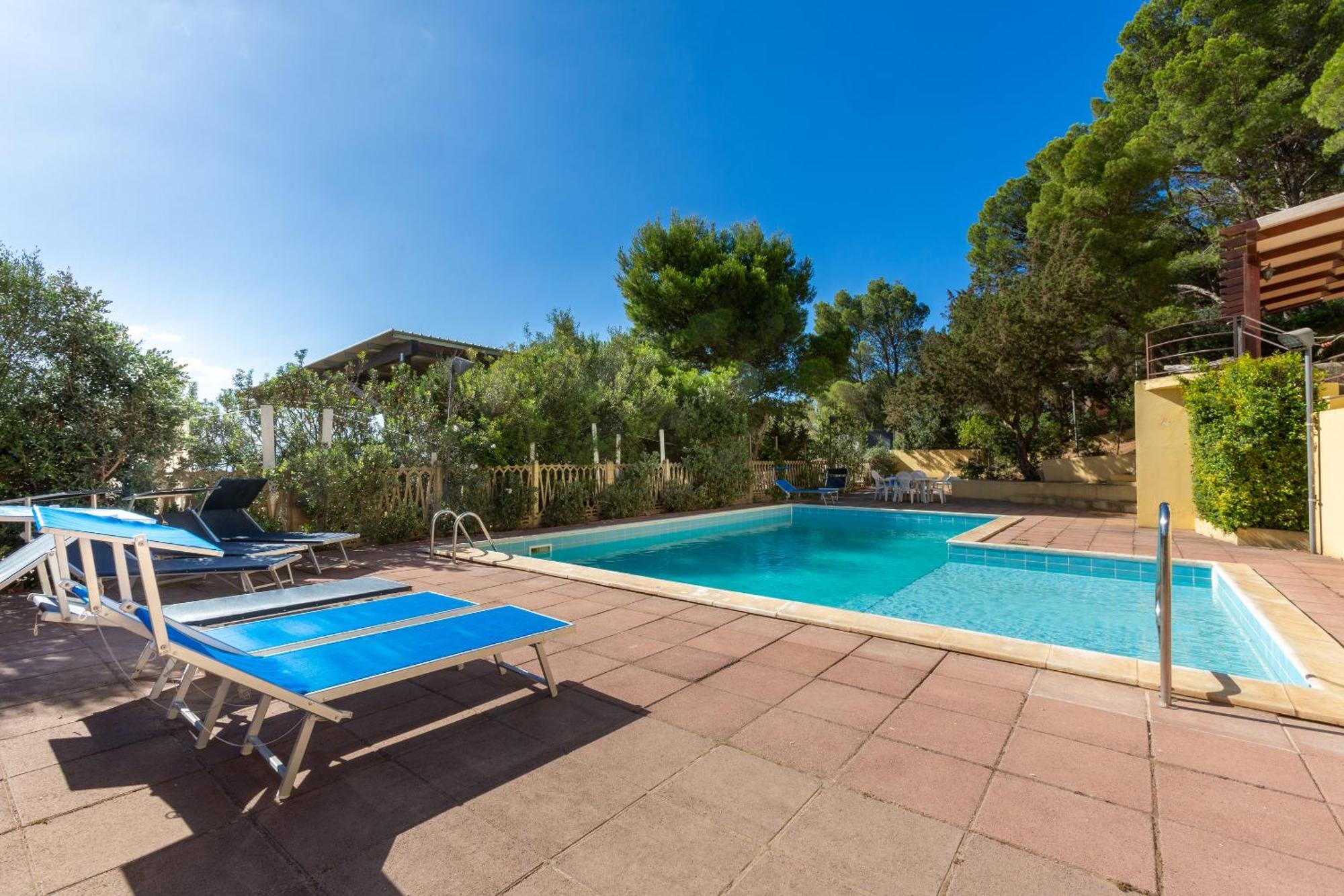 Aetos Home With Shared Swimming Pool - Porto Pino Hill エクステリア 写真